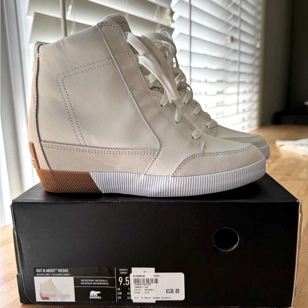 NWT Sorel wedge booties